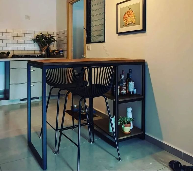 Бар маса от масив и желязо