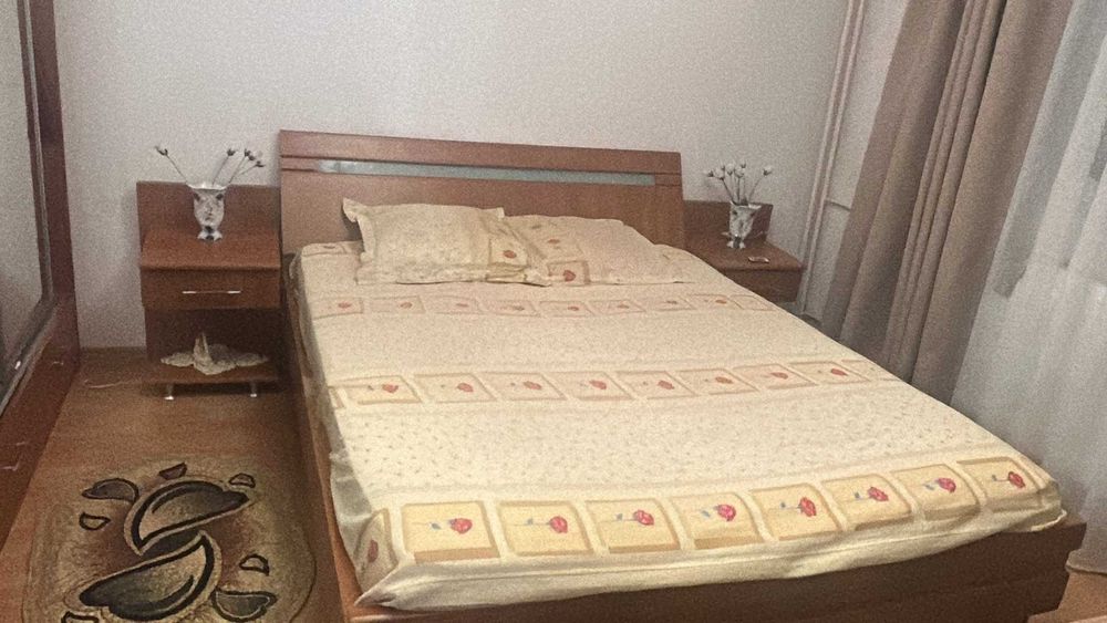 Vand pat de mijloc si birou culoare cires