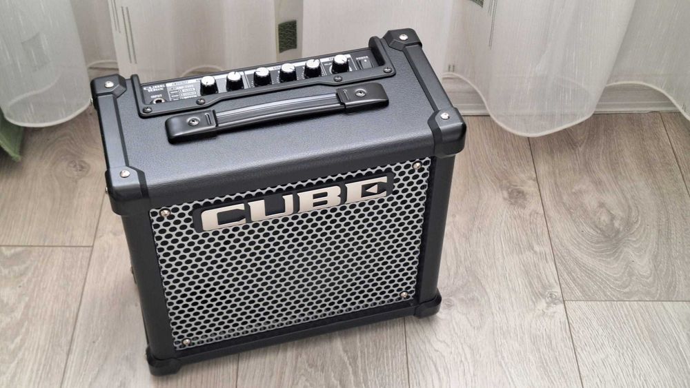 Roland Cube 10GX - Difuzor Celestion - Pachet complet portabil