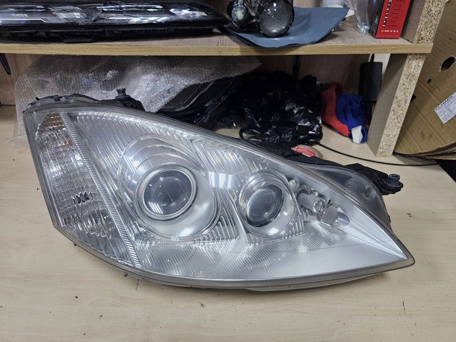 Десен фар Mercedes W221 Xenon десен фар мерцедес 221