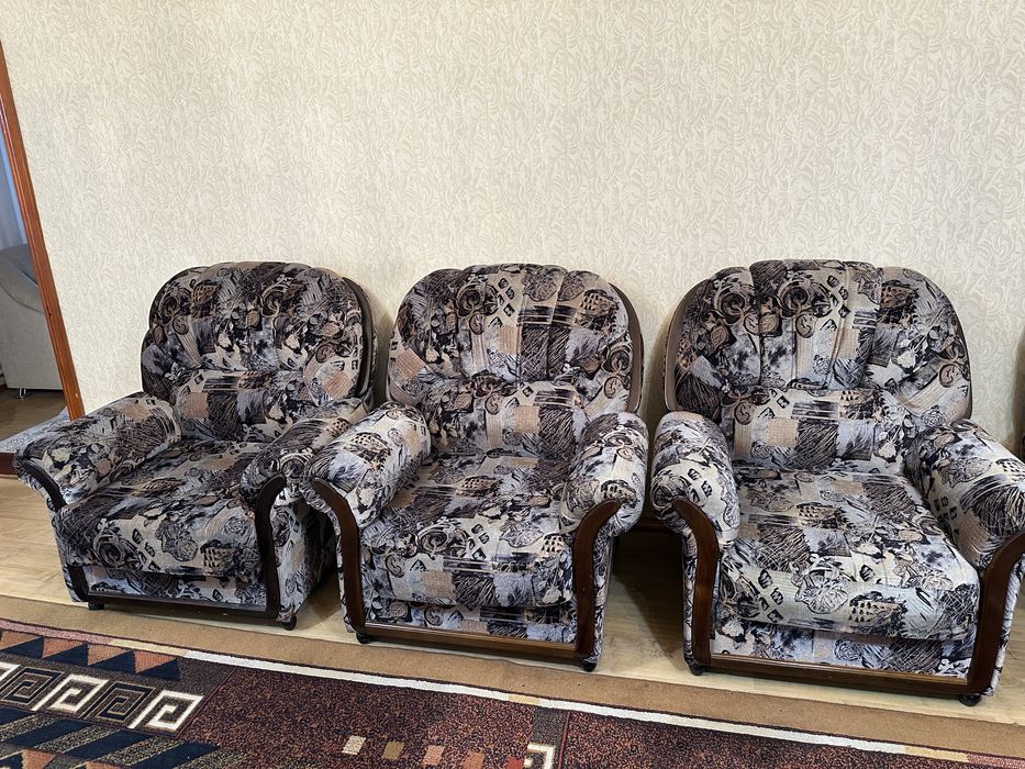 Продам диван+ три шт кресло