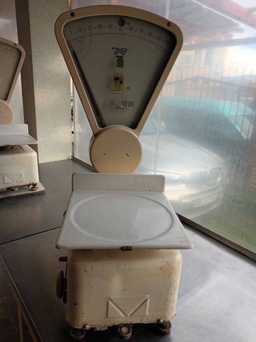 Пристена маса, цеферблатна везна