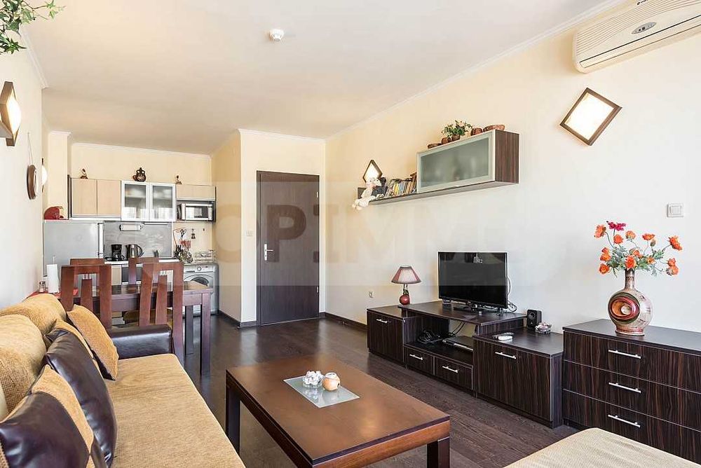 Дава се под наем Двустаен апартамент в к.к. Златни пясъци - 68 кв.м за 900 € - Снимка #2