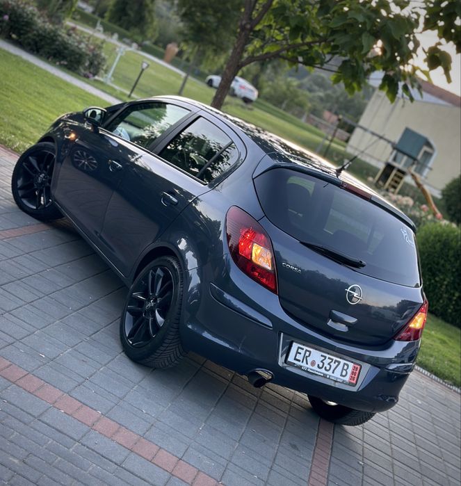 Opel Corsa D Black Edition 2010 Benzina 1.2 85 CP / Deosebit