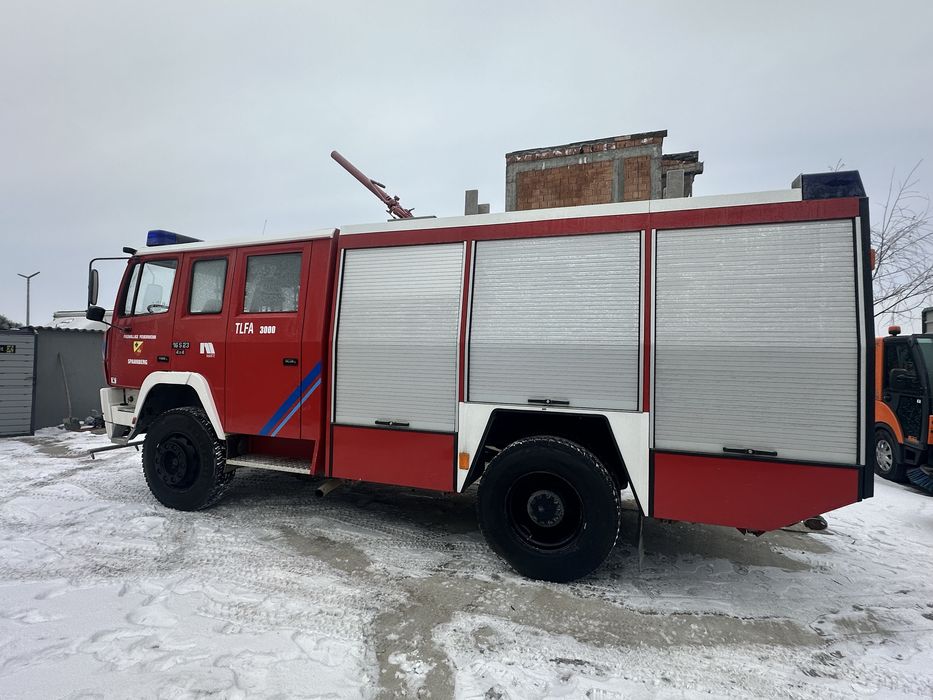 Autospeciala pompieri stropitoare stradala Bazin apa pompa rosenbauer