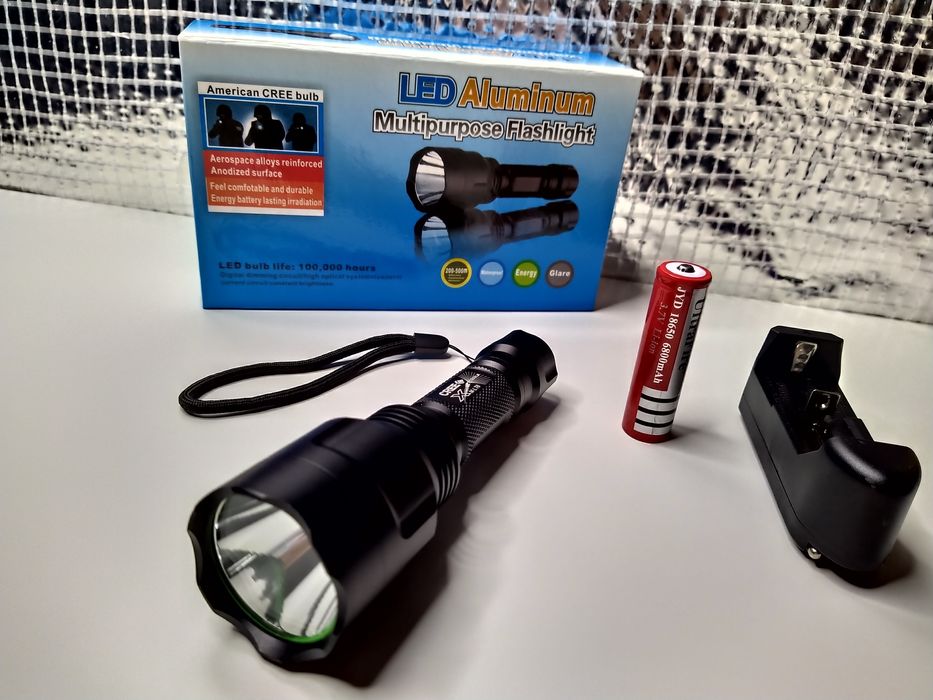 Lanterna Ultrafire C8 Cu Oglinda, LED CREE XML T6