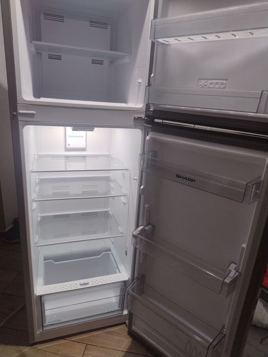 Vând frigider Sharp