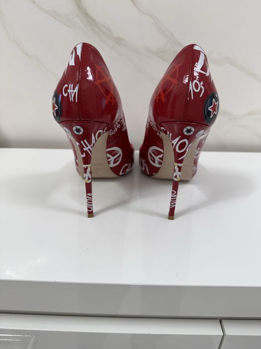 Елегантни обувки на ток