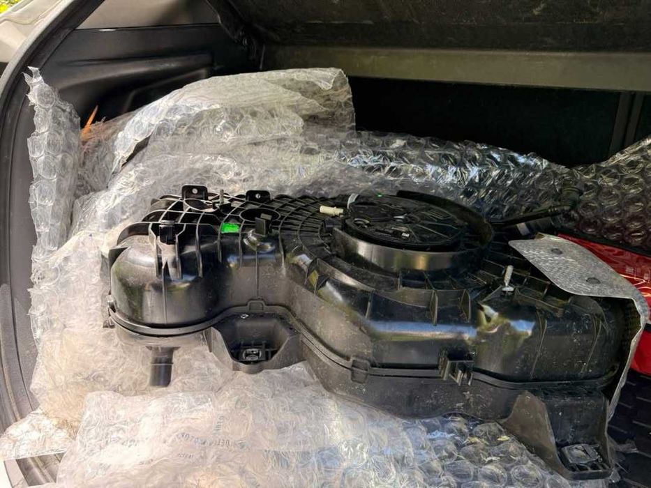 Оригинален AdBlue резервоар с помпа за Hyundai / Kia 1.6 CRDi – 31510-G9000 (Bosch)