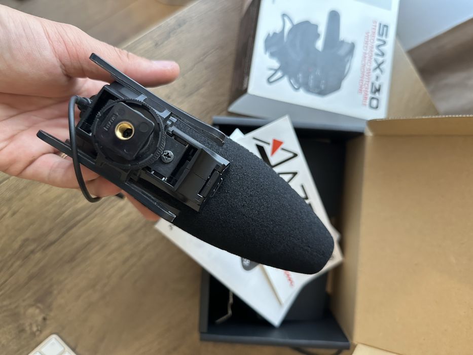 Microfon extern Azden SMX-30, ca nou, folosit la un singur proiect