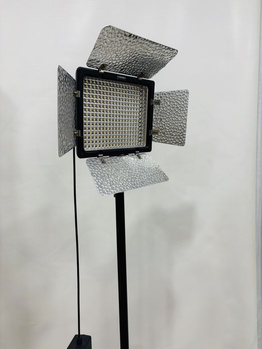 Люстра , свет , тени , гофре