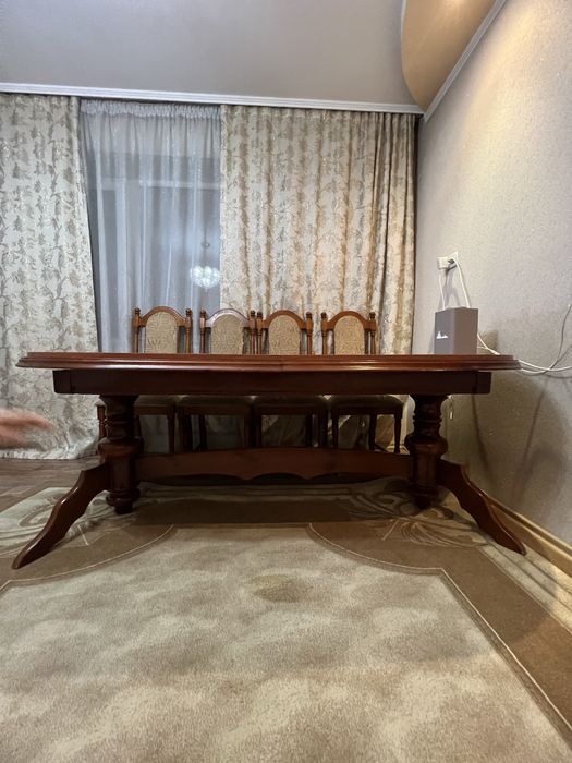 Продается стол со стульями