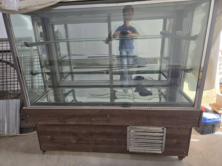Кондитерский витринный холодильник
