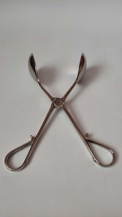 Голяма и  тежка щипка за сервиране на храна