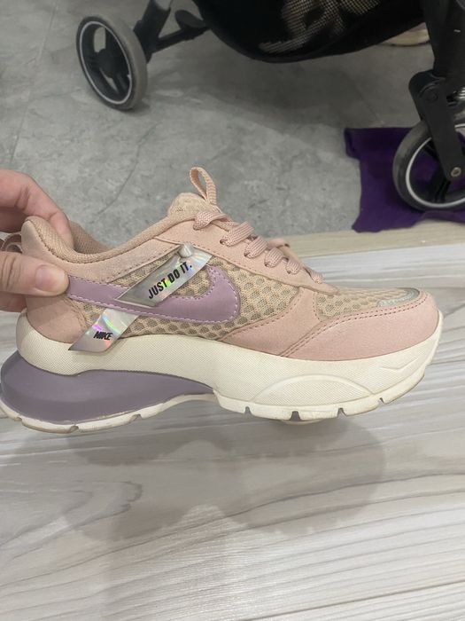 Кроссовки женские 2000 тыс