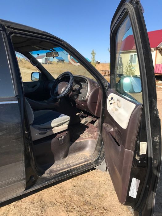 Автомобиль nissan largo