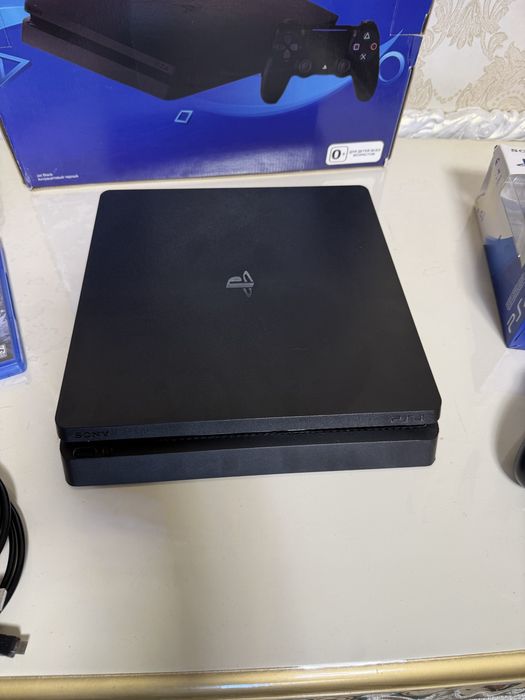 Ps4 slim практически новый