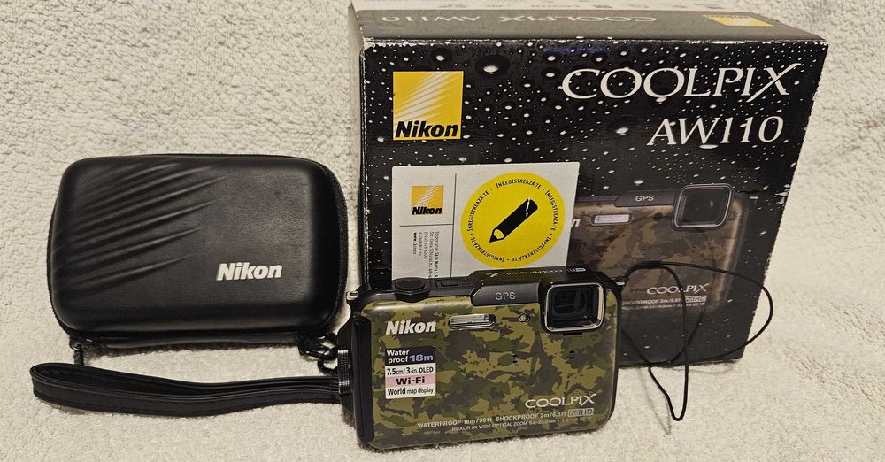 Aparate foto waterproof Nikon AW 100 și AW 110