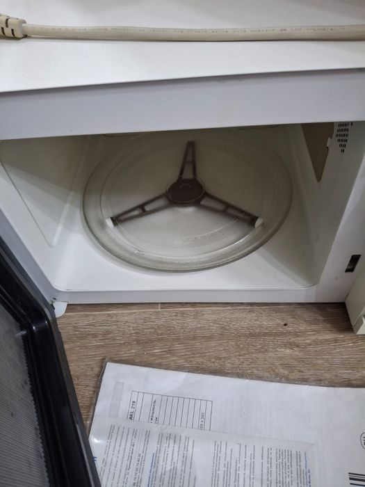 Продаётся микроволновая печь