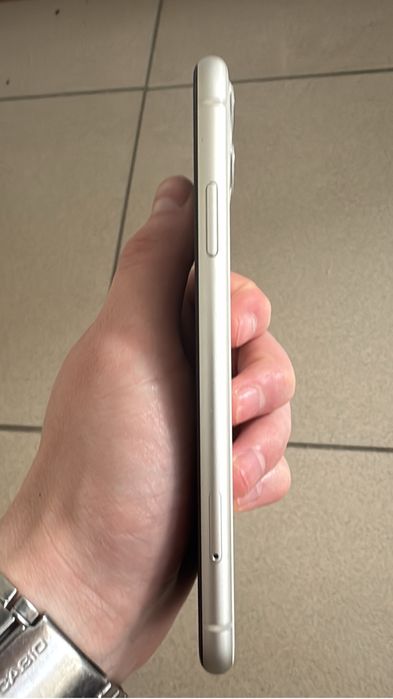 Продам 11 айфон
