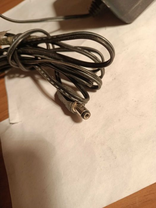 Продам адаптер питания  6V--1000mA.