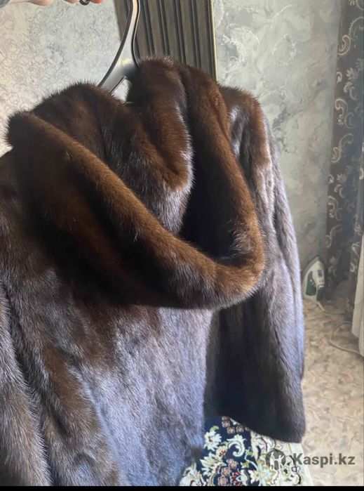 Центр возле рынка и шуба норка