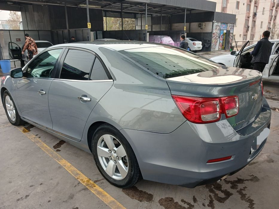 Chevrolet Malibu 2 pozitsiya.