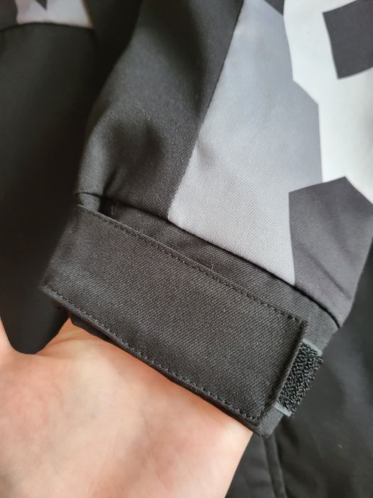 Продам новую ветровку