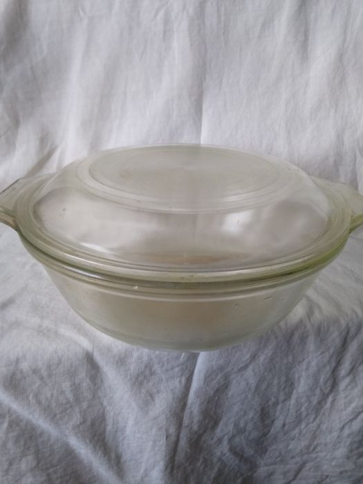 Супница жаропрочного стекла.