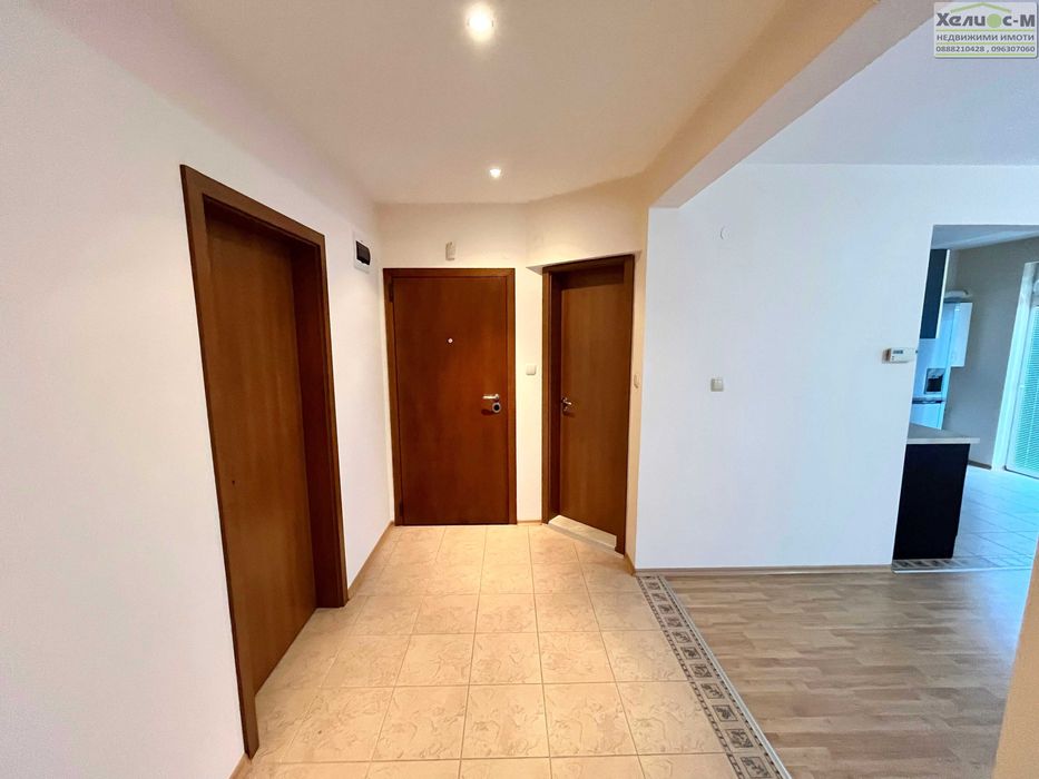 Тристаен апартамент с гараж до трето и четвърто училища, гр.Монтана