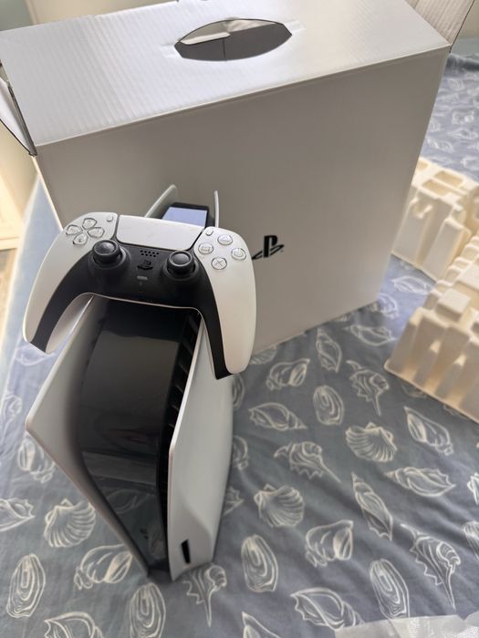 PS5 825GB Disk Version – ТОП състояние, пълен комплект, готова за игра