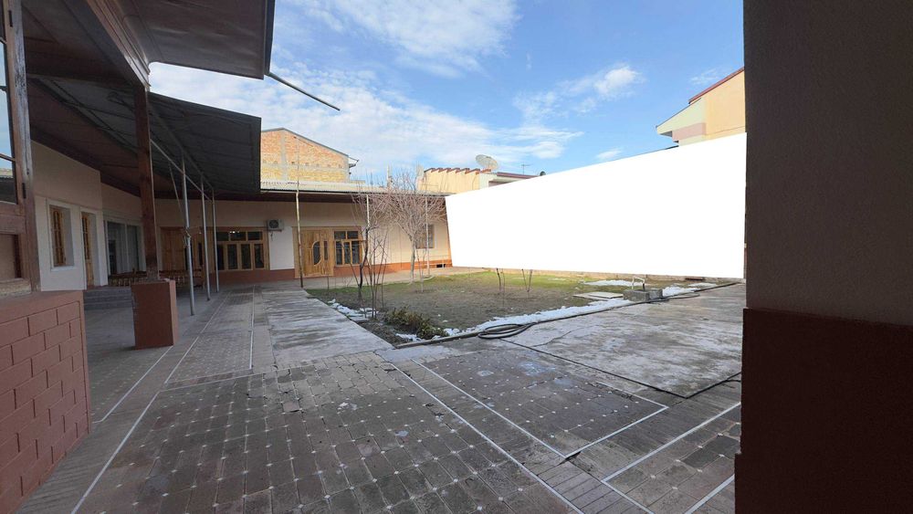 Срочна Сотилади ISTROXATDA hovli  sotladi  !!!