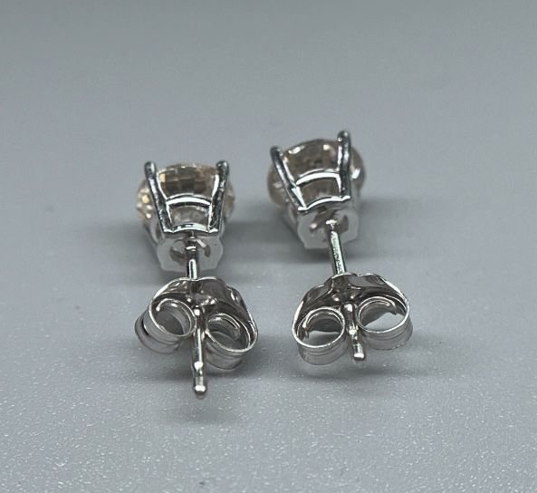 Серьги гвоздики бриллиантовые, серьги золотые