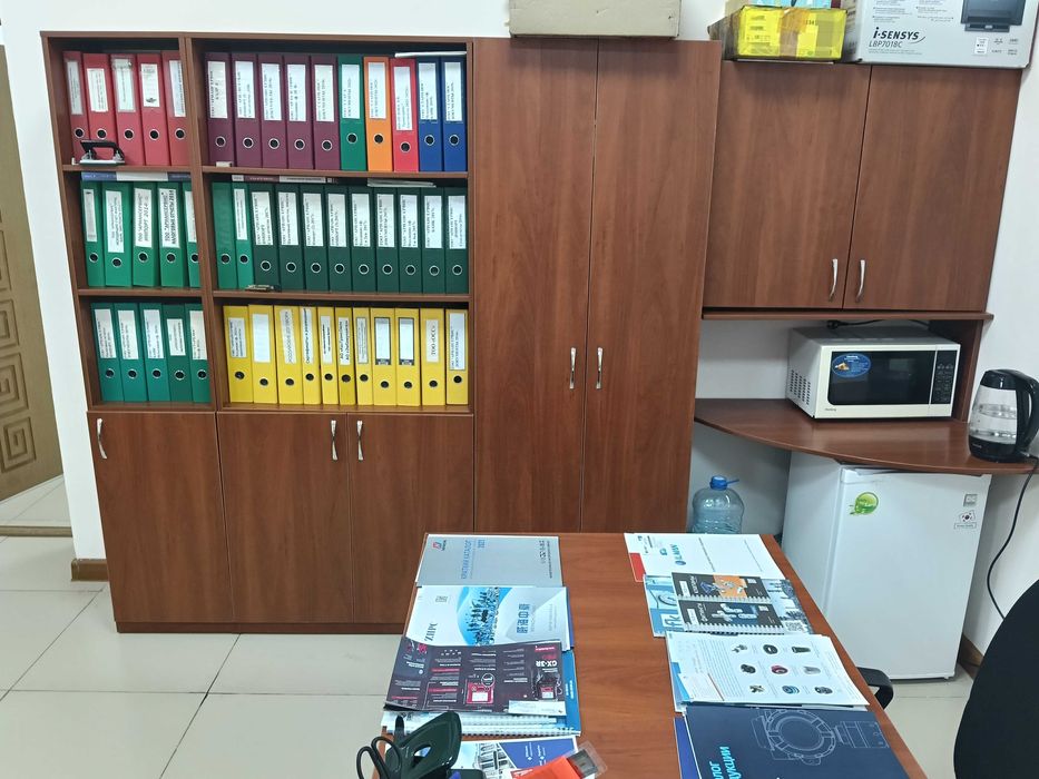 Офисная мебель, столы, шкафы