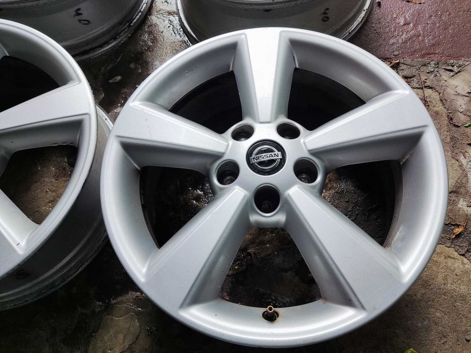Нисан Кашкай 17 цола 5x114,3 оригинални лети джанти Nissan 5x114,3