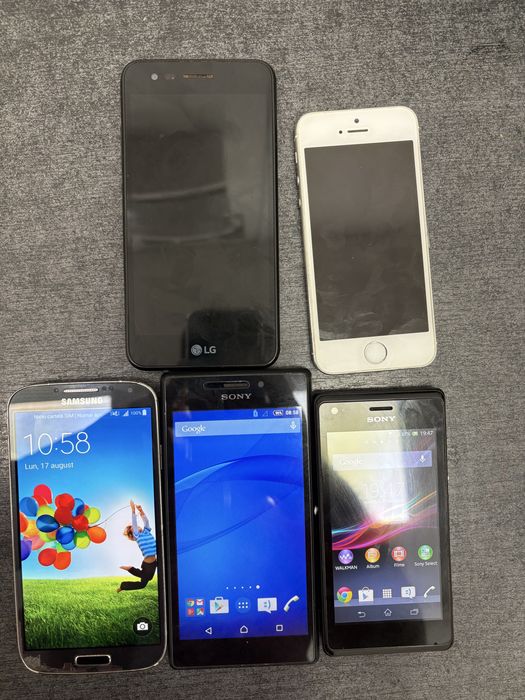 Vand lot telefoane
