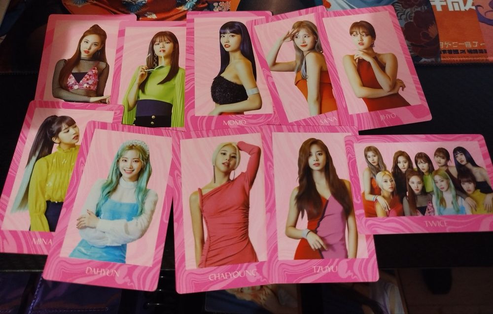 Kpop/кпоп албуми и картички!