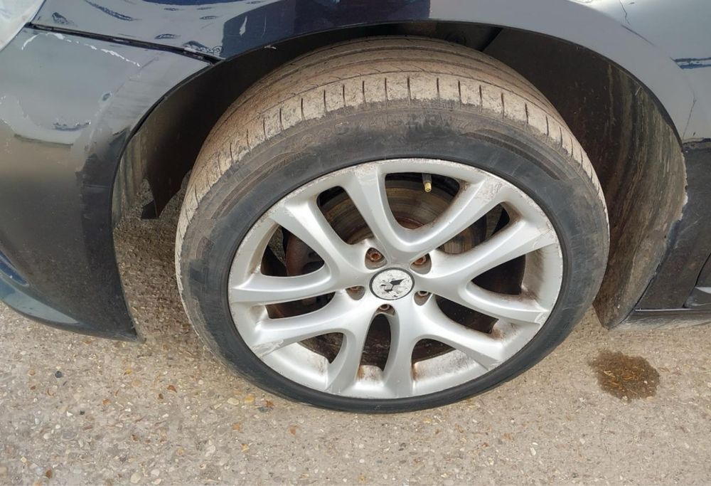 За Части Volkswagen Sirocco 1.4tfsi 2010g ръчка код мотор CGG