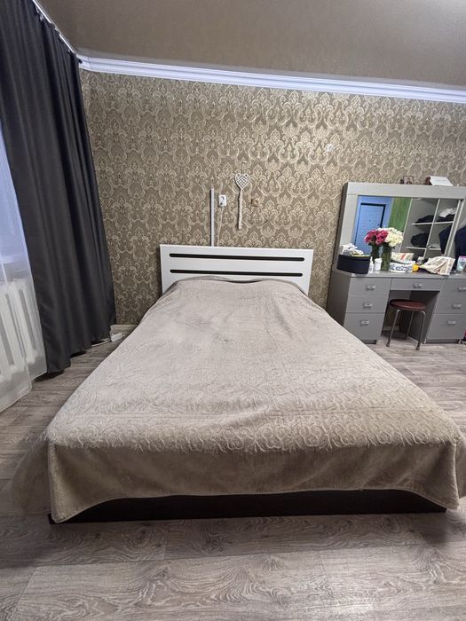 Продам двуспальную кровать