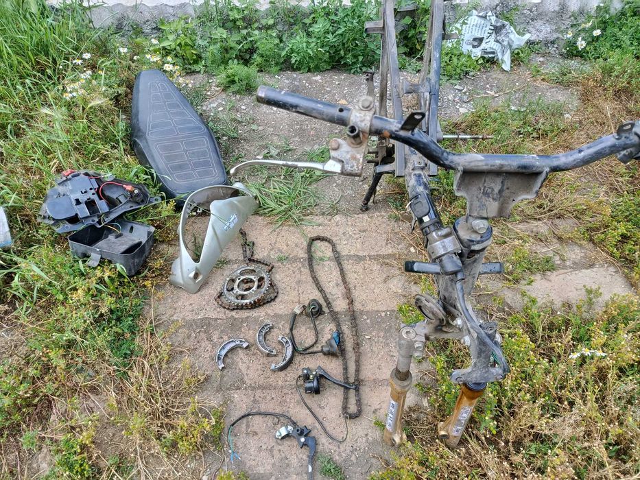 продам запчасти .