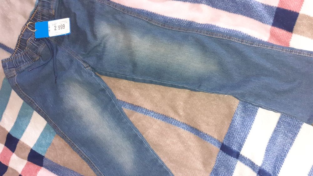 Джинсы на девочку (новые)