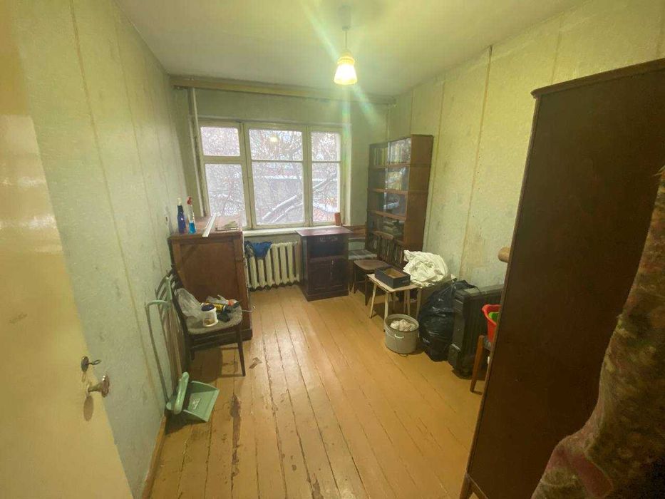 Продается 3-х комн в центре. М. Космонавты. Квартира без ремонта 2*6