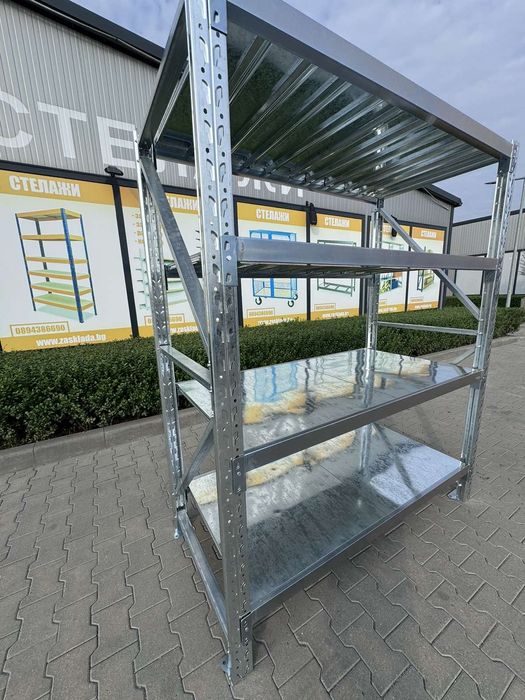 Метални стелажи с метални рафтове