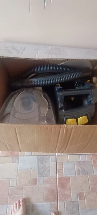 Моющий пылесос karcher puzzi 8/1  срочно