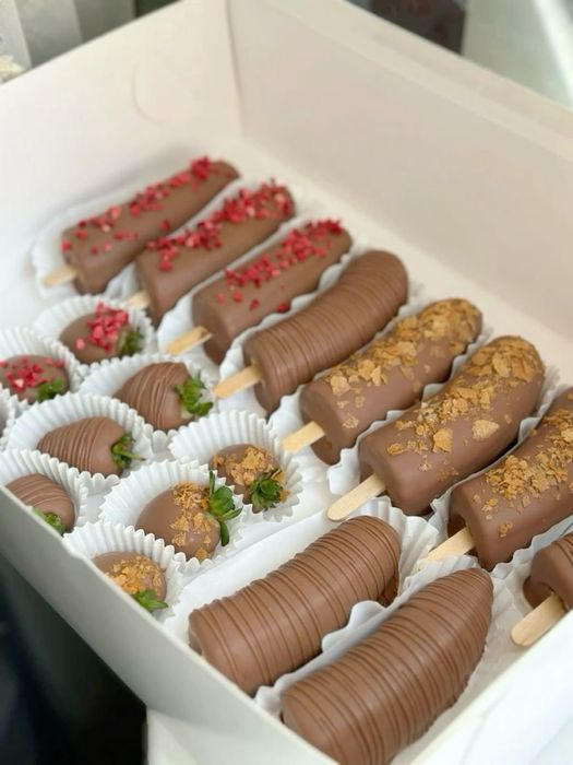 Клубника в шоколаде Банан в шоколаде