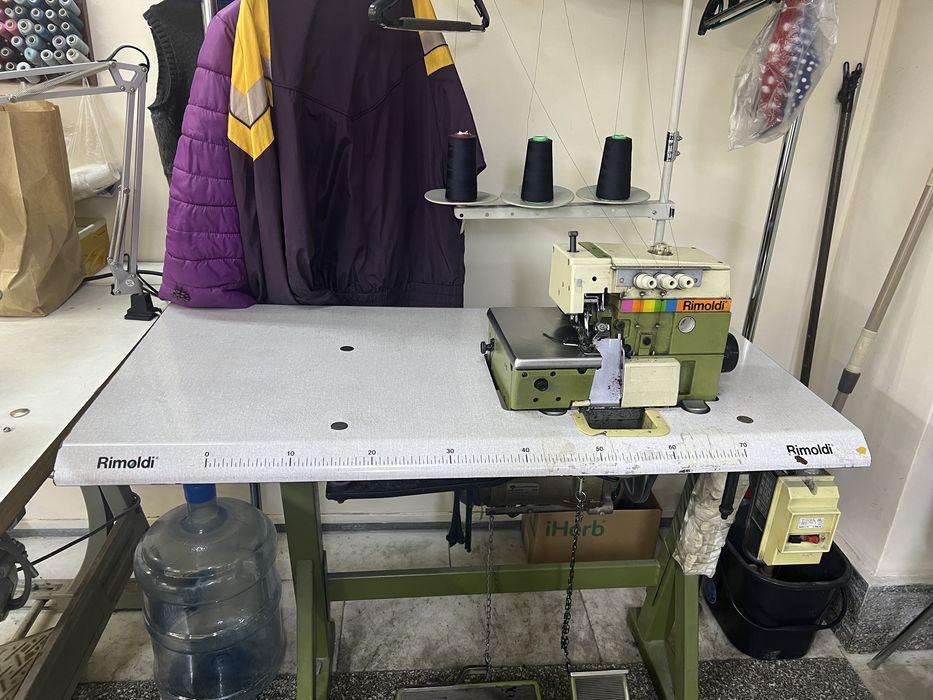 Продам швейную машинку оверлок