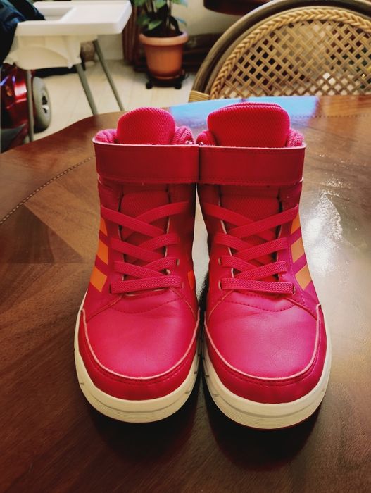 Vând adidași Adidas, mărime 38, purtați foarte puțin