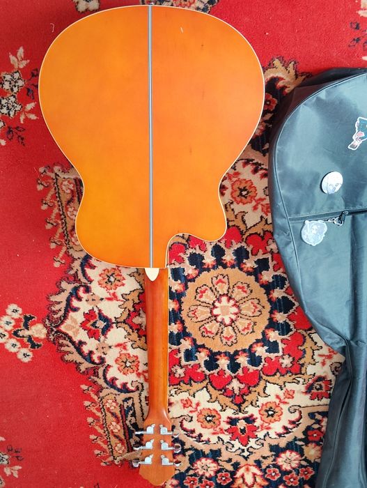 Акустическая гитара