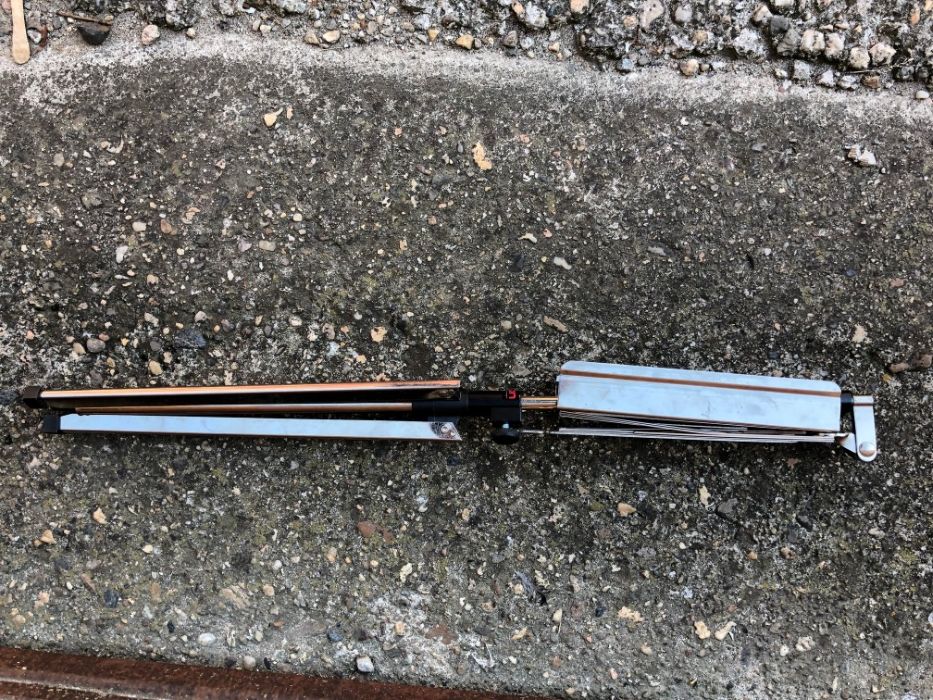 Suport metalic pliabil pentru partituri