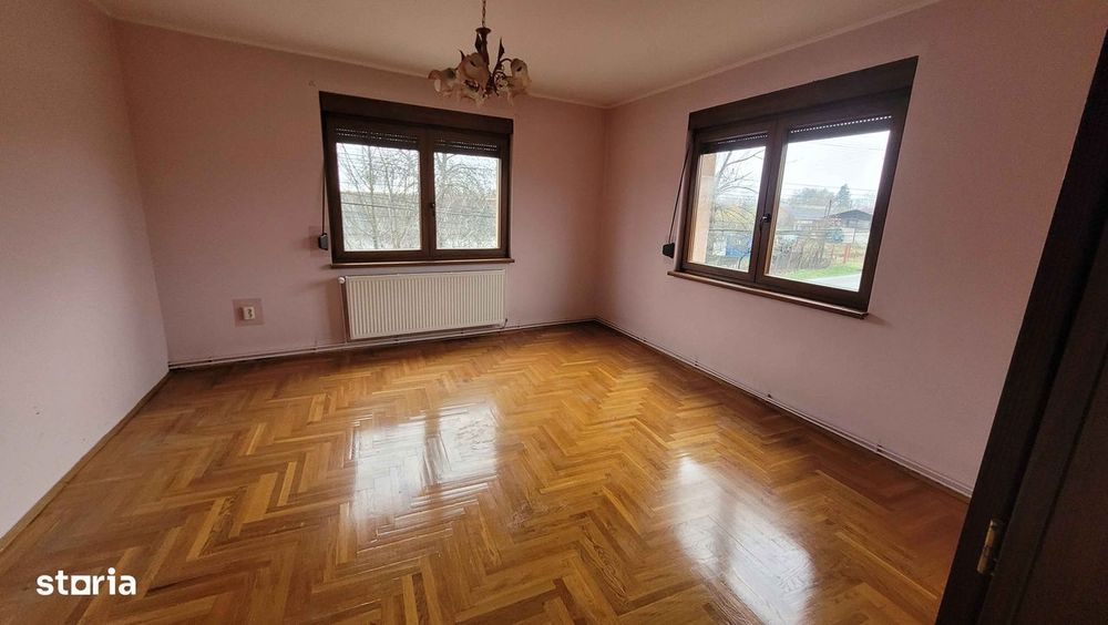 Imobil cu 3case:C1-3 nivele;C2-2nivele;C4-1 nivel;C3;C5;Piscina;Foisor